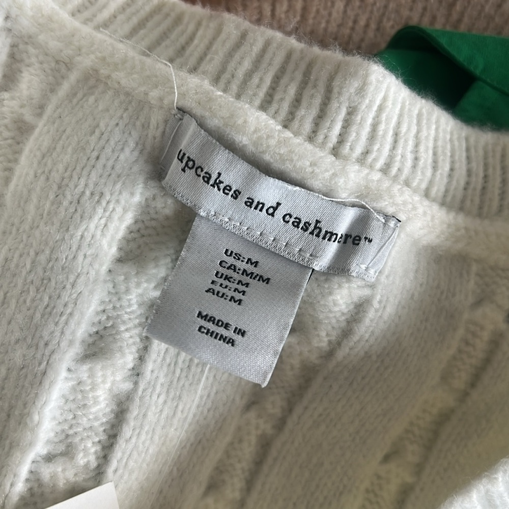 Cupcakes and cashmere white sweater vest - Picture 3 of 3